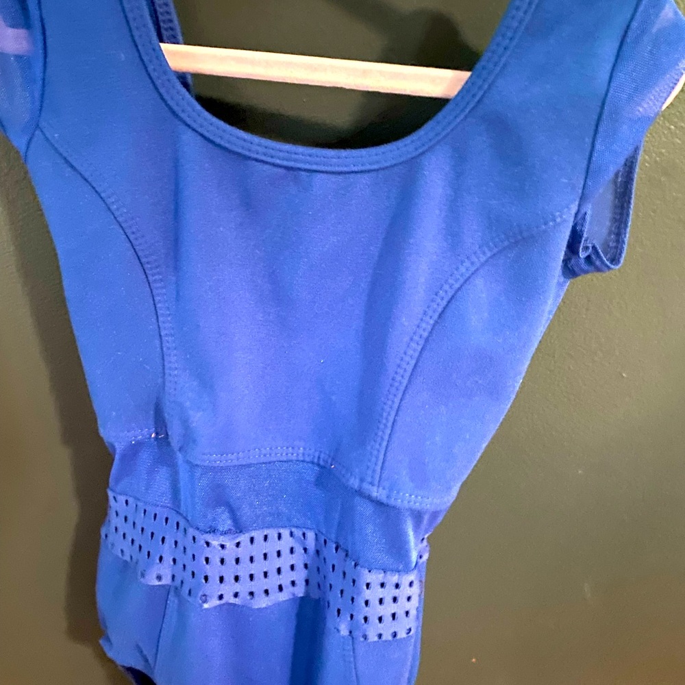 Five leotard fits size 7/8